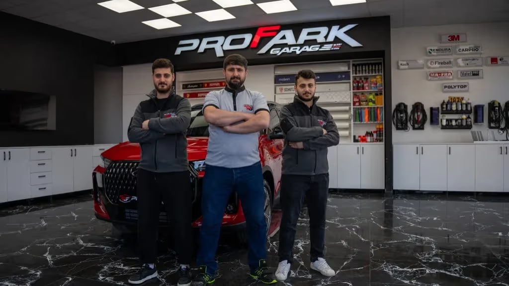 Profark Garage ekibi — profesyonel araç koruma atölyesi